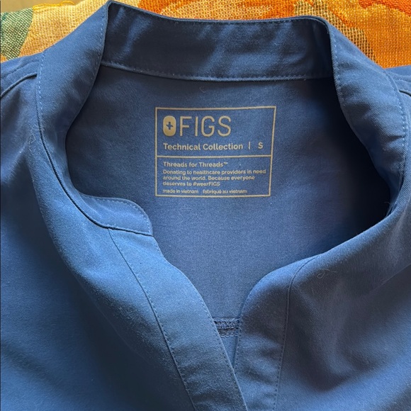 Figs Rafaela Top - Picture 2 of 4